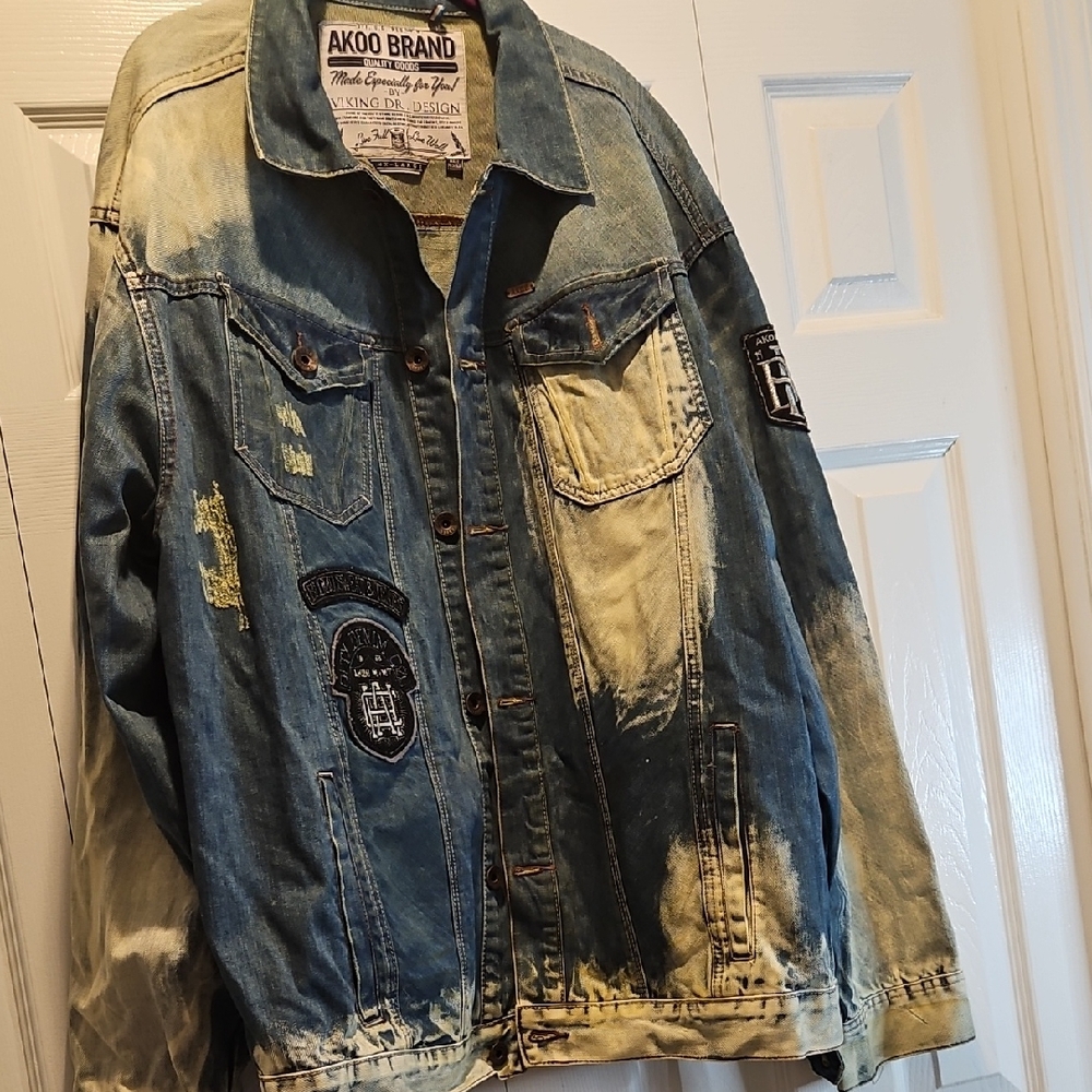 AKOO Brand Mens Denim Jean Trucker Jacket w/ Patches